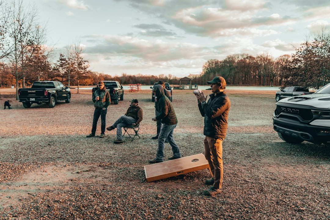 Cornhole-Spiel im Freien – Symbolbild zur Cornhole-Saison 2026