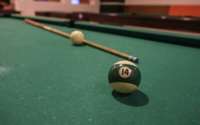 Billard mit Effet: So beeinflusst der Treffpunkt die Spielkugel