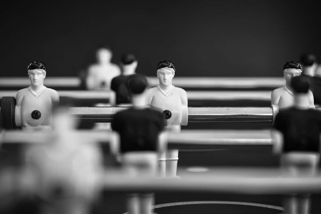 Nahaufnahme einer Tischkicker-Figur als Symbolbild für Torwart- und Abwehrtraining