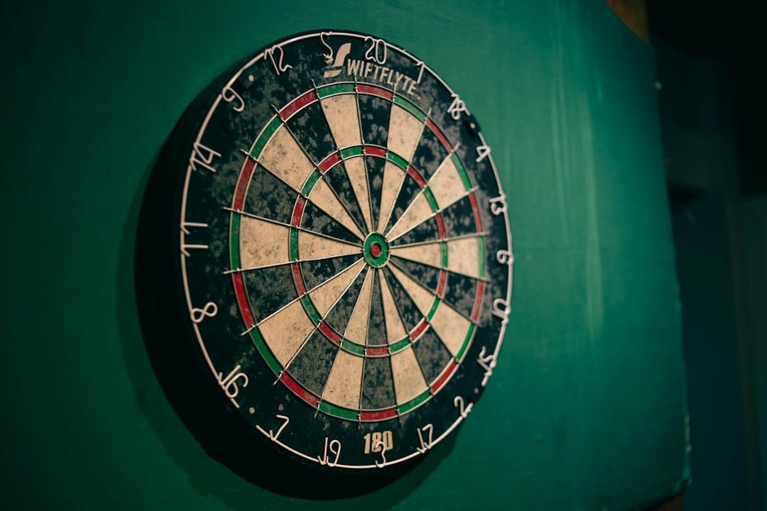 Dart im Dartboard – World Grand Prix 2026 Finale Gerwyn Price gegen Luke Humphries